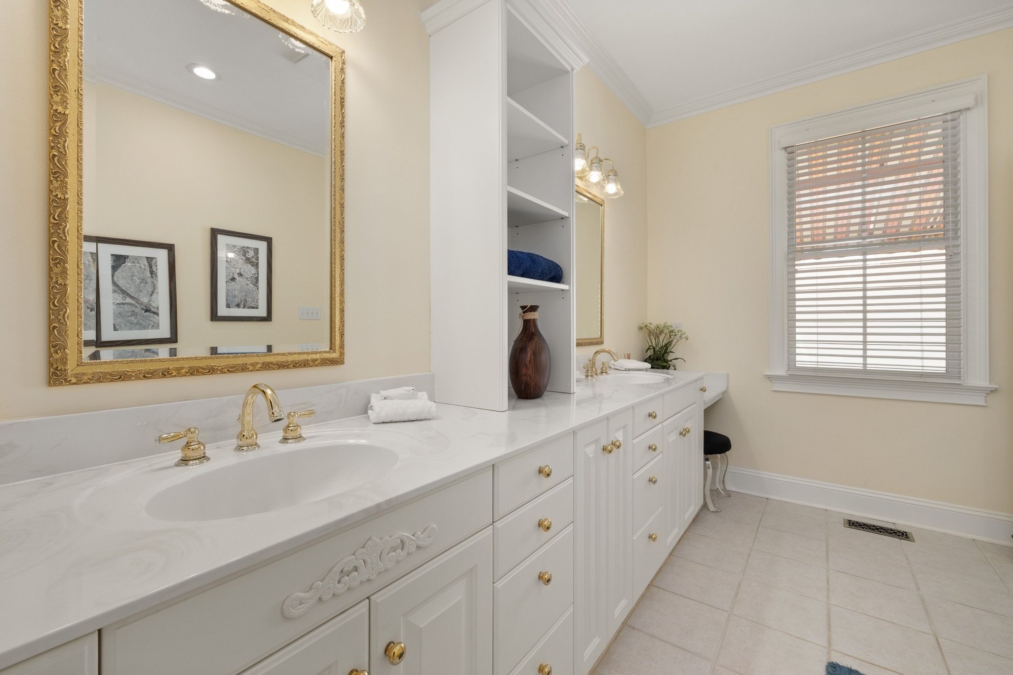 white-double-vanity-bathroom-northern-california-optimized